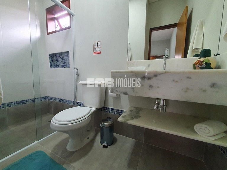 Casa em Itamambuca com 5 suítes, piscina, churrasqueira e ar