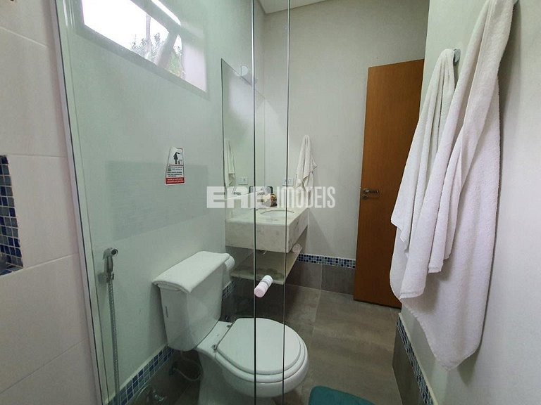 Casa em Itamambuca com 5 suítes, piscina, churrasqueira e ar