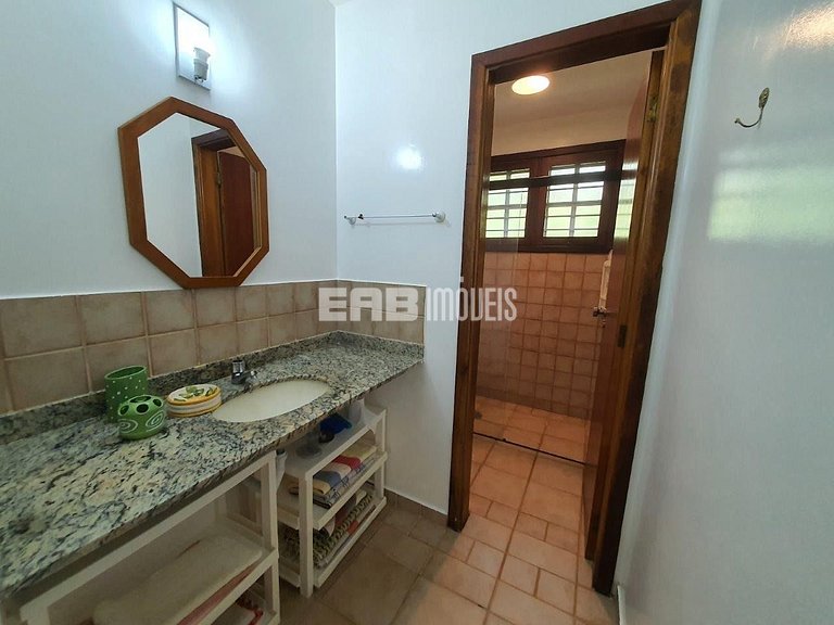 Casa de temporada com piscina, para até 12 pessoas, a 170m d