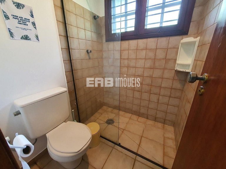 Casa de temporada com piscina, para até 12 pessoas, a 170m d