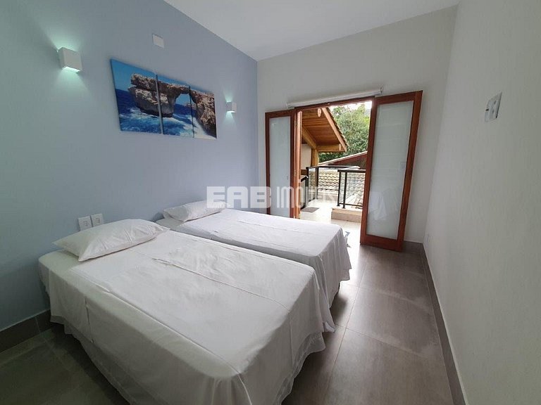 Casa em Itamambuca com 5 suítes, piscina, churrasqueira e ar