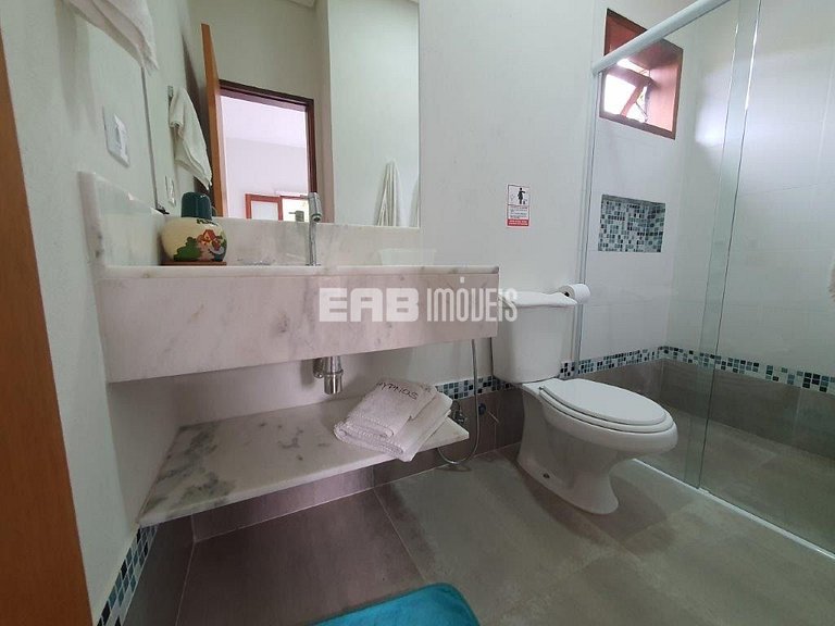 Casa em Itamambuca com 5 suítes, piscina, churrasqueira e ar