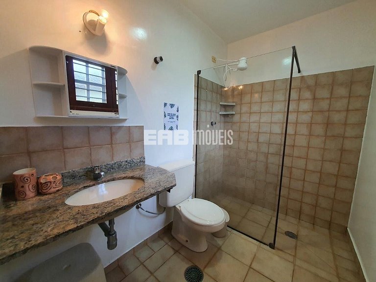 Casa de temporada com piscina, para até 12 pessoas, a 170m d