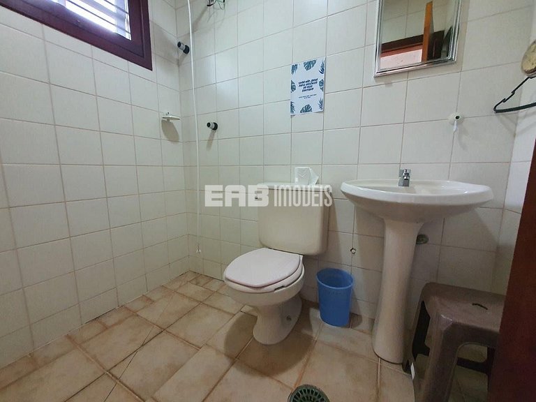 Casa de temporada com piscina, para até 12 pessoas, a 170m d