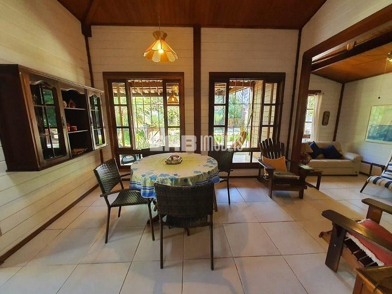 Casa linda e aconchegante, a apenas 200m da praia