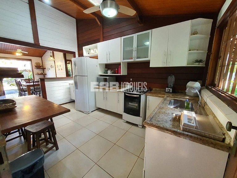 Casa linda e aconchegante, a apenas 200m da praia