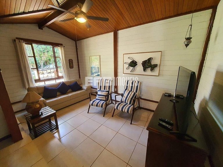 Casa linda e aconchegante, a apenas 200m da praia