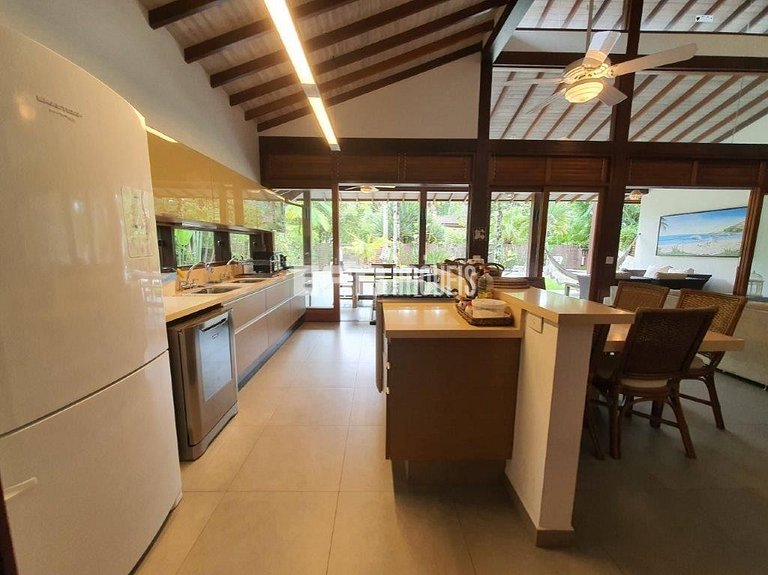 Casa em Itamambuca com piscina para 8 pessoas