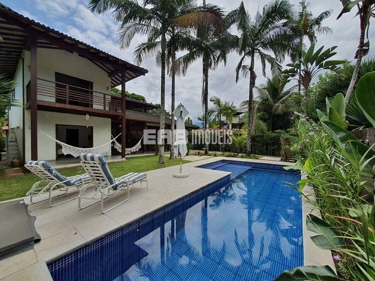 Casa em Itamambuca com piscina para 8 pessoas