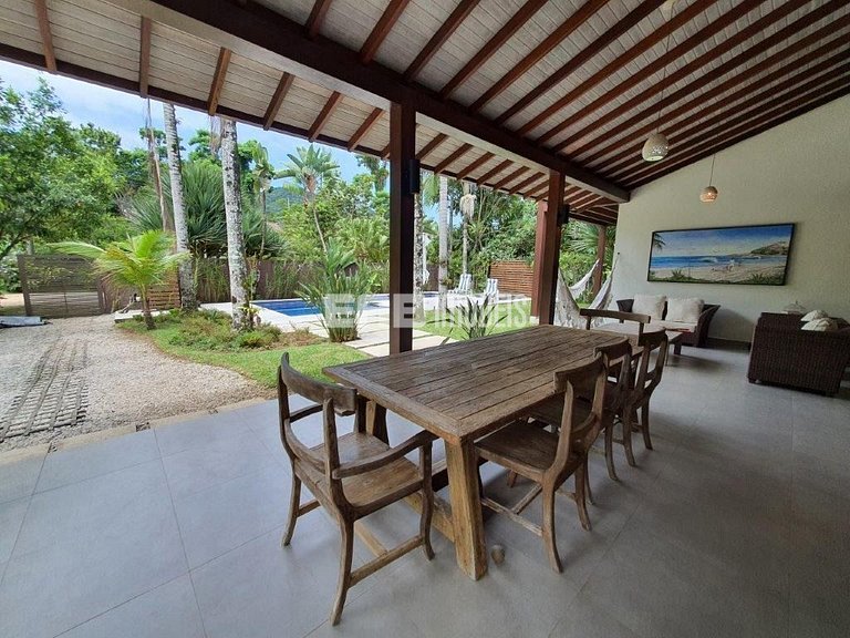 Casa em Itamambuca com piscina para 8 pessoas