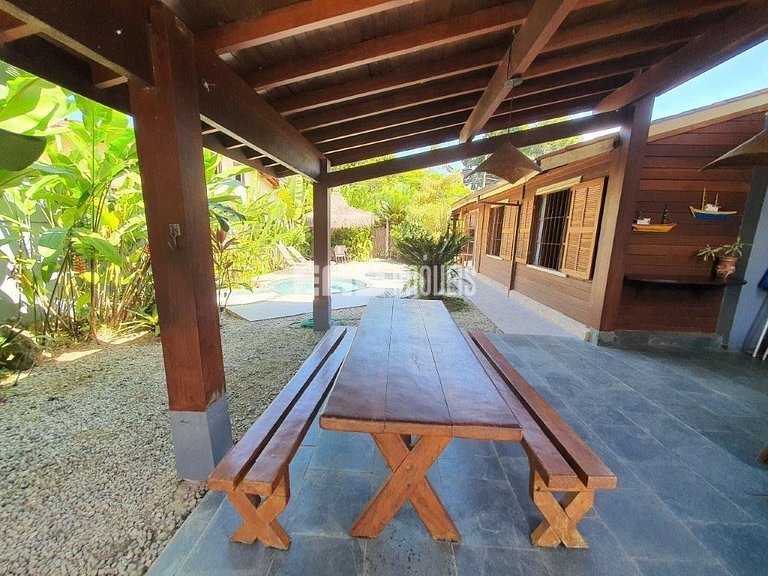 Casa linda e aconchegante, a apenas 200m da praia