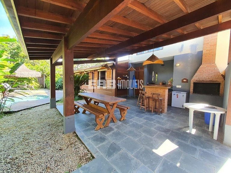 Casa linda e aconchegante, a apenas 200m da praia