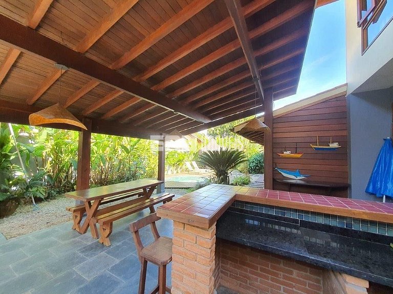 Casa linda e aconchegante, a apenas 200m da praia