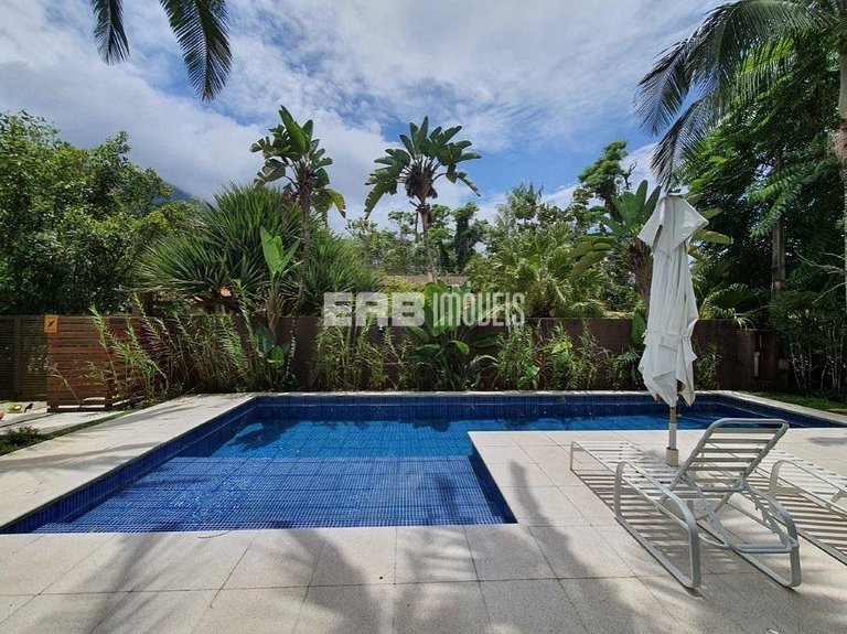 Casa em Itamambuca com piscina para 8 pessoas