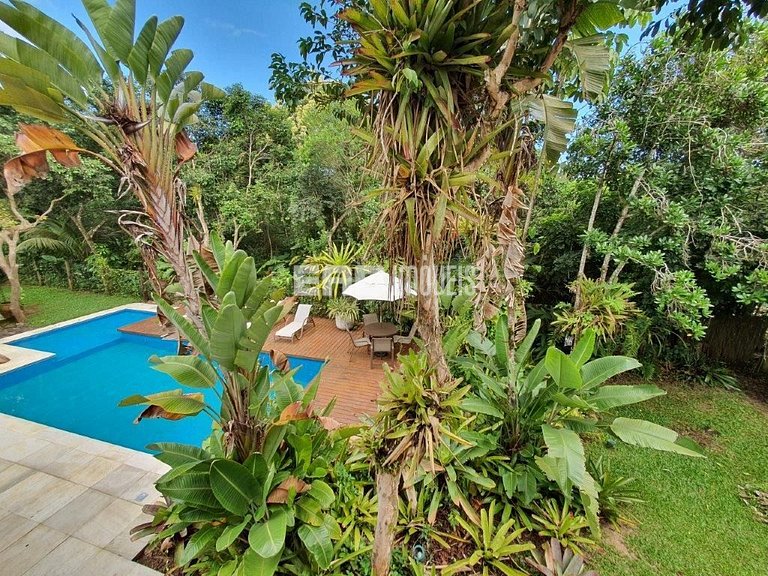 Casa de alto padrão, com piscina, na praia de Itamambuca, Ub