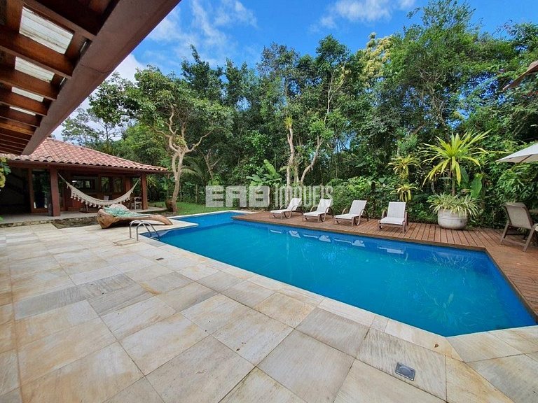 Casa de alto padrão, com piscina, na praia de Itamambuca, Ub