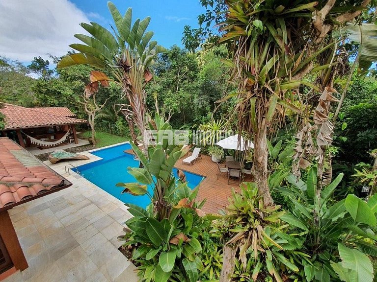 Casa de alto padrão, com piscina, na praia de Itamambuca, Ub