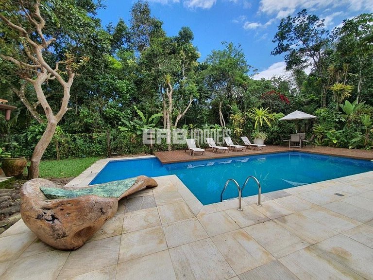 Casa de alto padrão, com piscina, na praia de Itamambuca, Ub