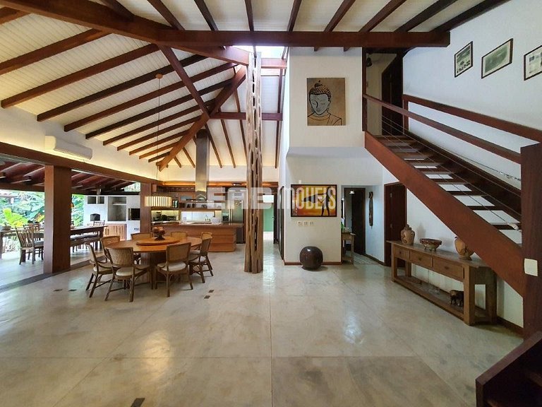 Casa de alto padrão, com piscina, na praia de Itamambuca, Ub