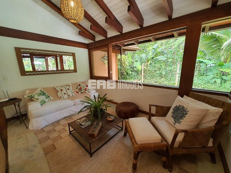 Casa de alto padrão, com piscina, na praia de Itamambuca, Ub