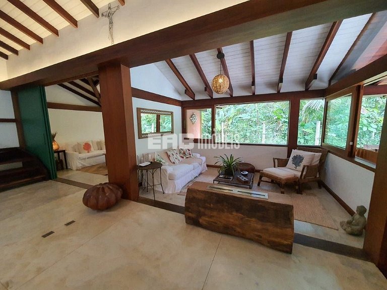 Casa de alto padrão, com piscina, na praia de Itamambuca, Ub