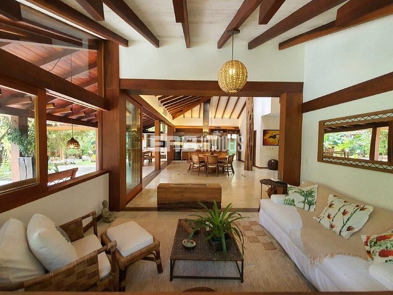 Casa de alto padrão, com piscina, na praia de Itamambuca, Ub