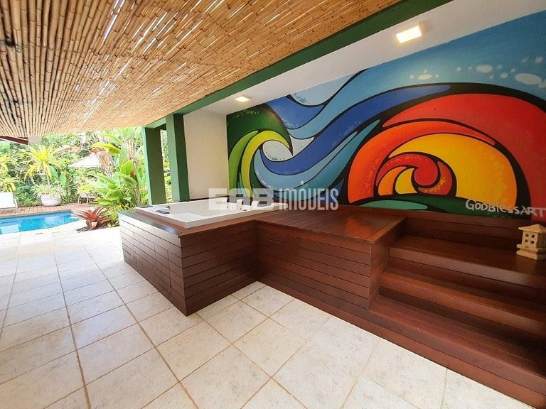 Casa de alto padrão, com piscina, na praia de Itamambuca, Ub