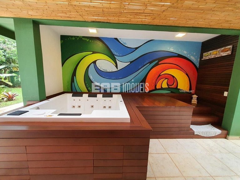 Casa de alto padrão, com piscina, na praia de Itamambuca, Ub