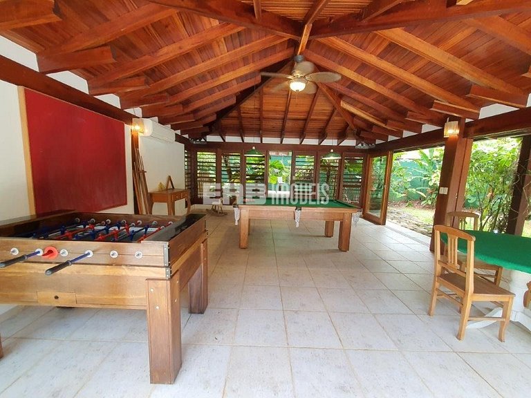 Casa de alto padrão, com piscina, na praia de Itamambuca, Ub