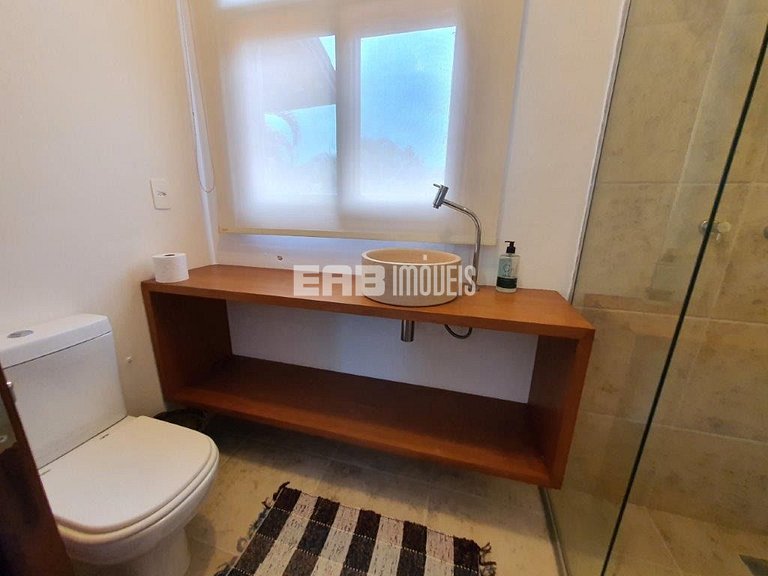 Casa de alto padrão, com piscina, na praia de Itamambuca, Ub