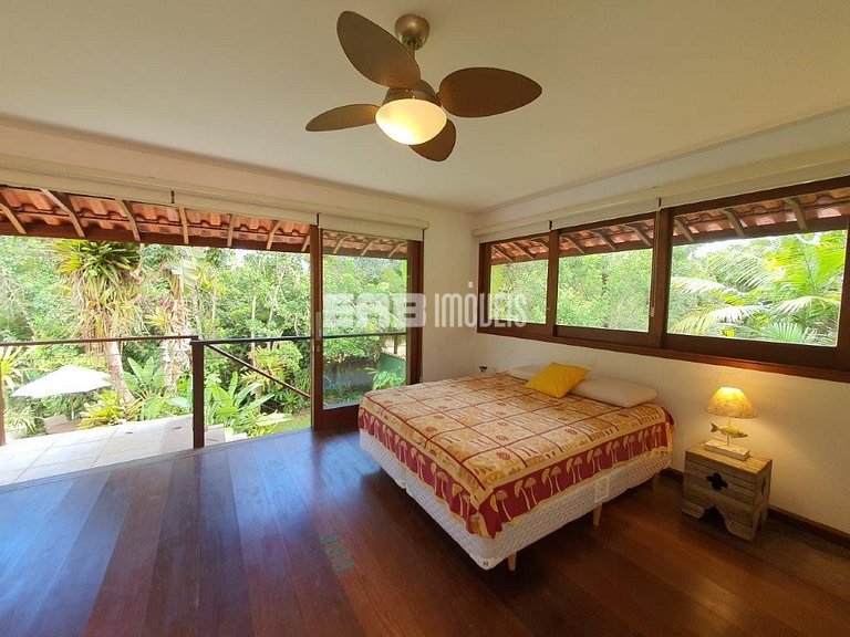 Casa de alto padrão, com piscina, na praia de Itamambuca, Ub