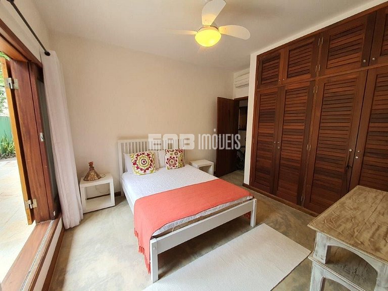 Casa de alto padrão, com piscina, na praia de Itamambuca, Ub