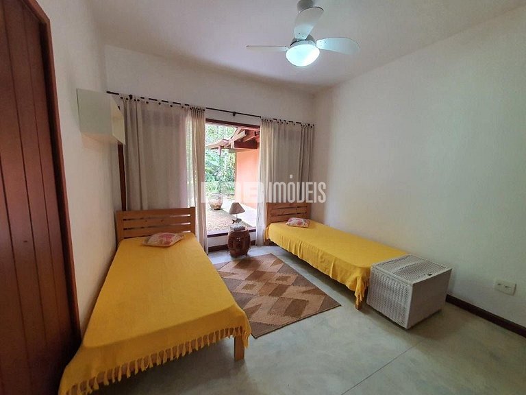 Casa de alto padrão, com piscina, na praia de Itamambuca, Ub