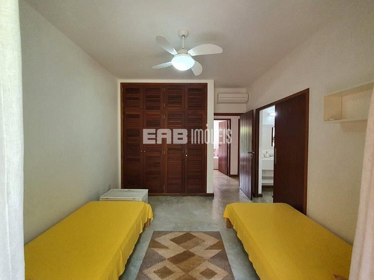 Casa de alto padrão, com piscina, na praia de Itamambuca, Ub