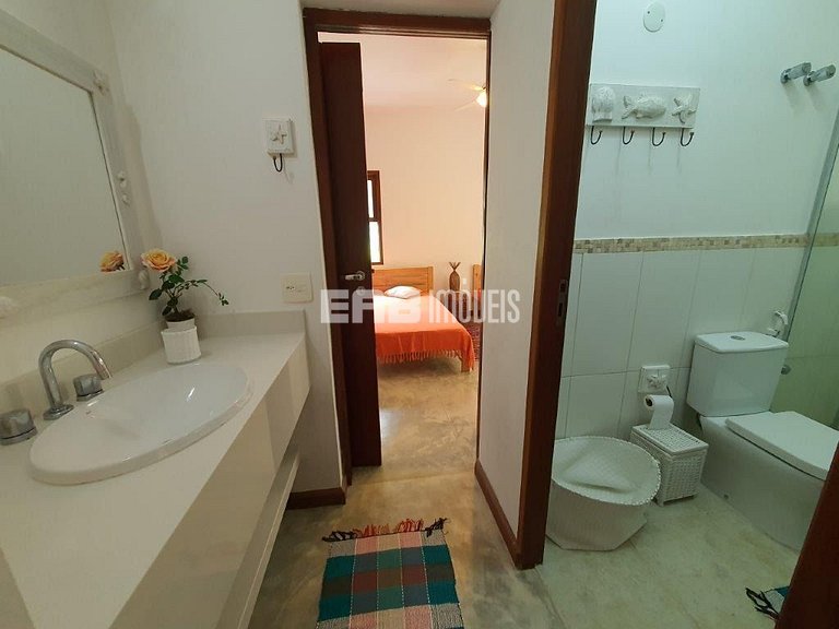 Casa de alto padrão, com piscina, na praia de Itamambuca, Ub