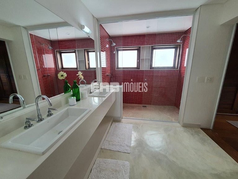 Casa de alto padrão, com piscina, na praia de Itamambuca, Ub