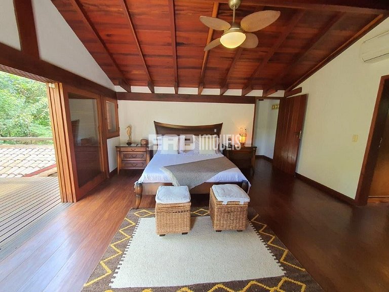 Casa de alto padrão, com piscina, na praia de Itamambuca, Ub