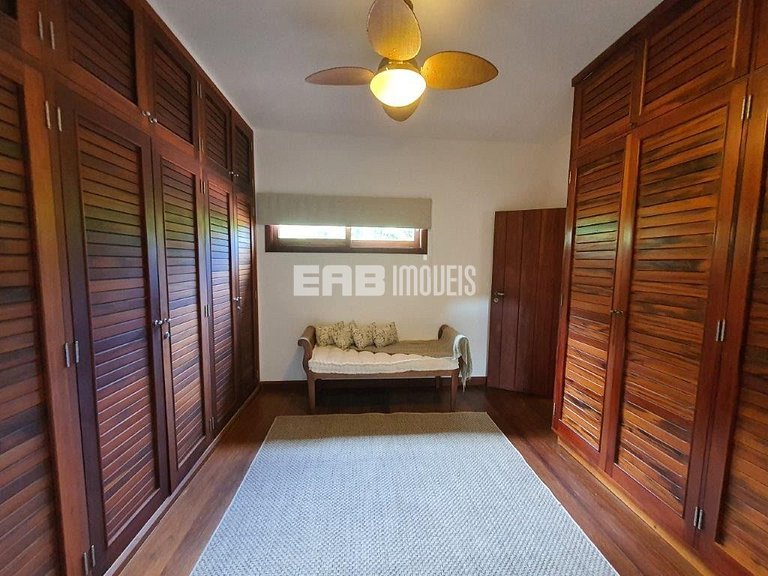 Casa de alto padrão, com piscina, na praia de Itamambuca, Ub