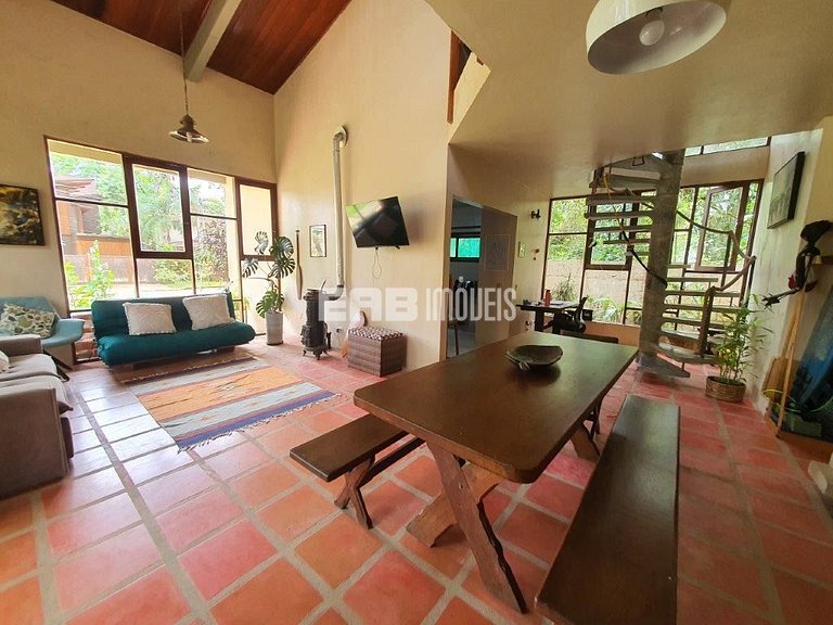 Casa com 3 dormitórios em Itamambuca