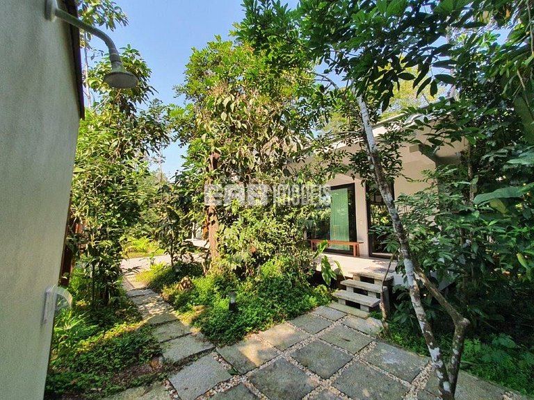 Casa arejada e com 3 dormitórios na praia de Itamambuca