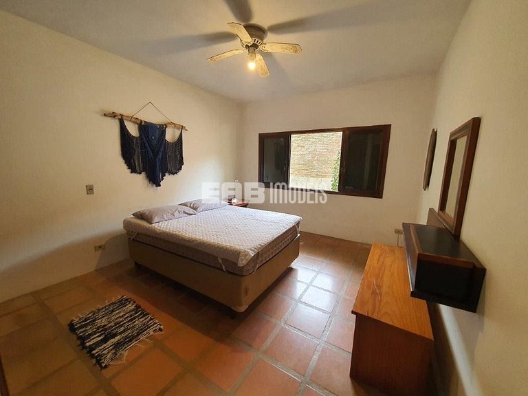 Casa com 3 dormitórios em Itamambuca