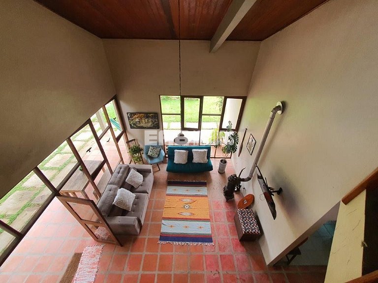 Casa de alto padrão, com piscina, na praia de Itamambuca, Ub