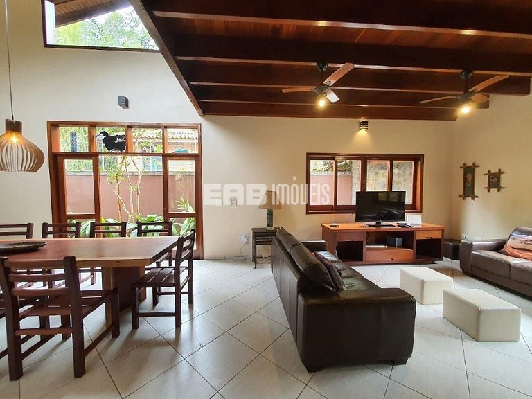 Lindíssima casa de praia disponível para locação de temporad