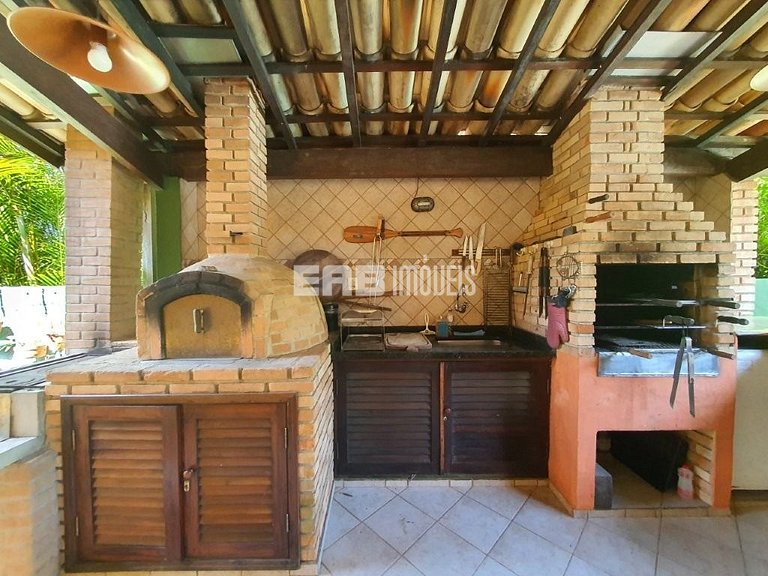 Bela casa disponível para locação de temporada, a 400 m da a