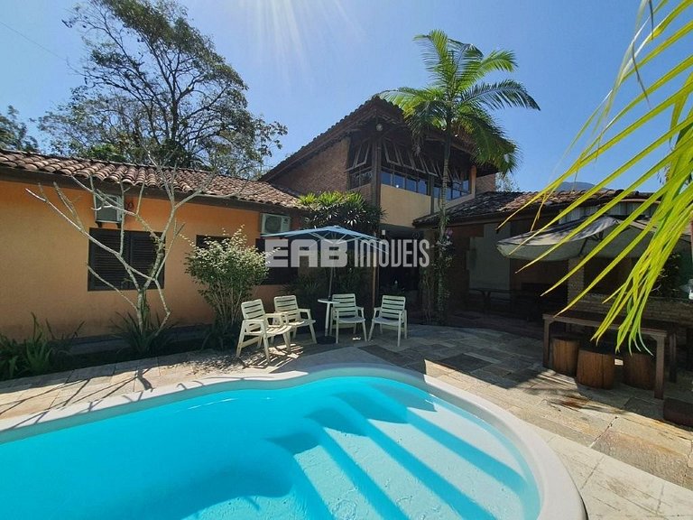 Bela casa disponível para locação de temporada, a 400 m da a