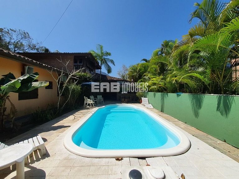 Bela casa disponível para locação de temporada, a 400 m da a