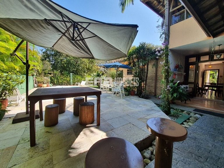 Bela casa disponível para locação de temporada, a 400 m da a