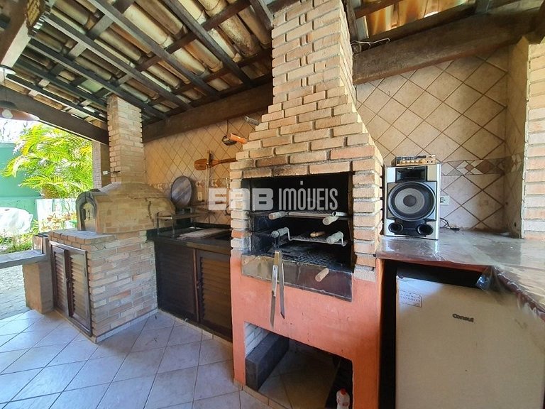 Bela casa disponível para locação de temporada, a 400 m da a