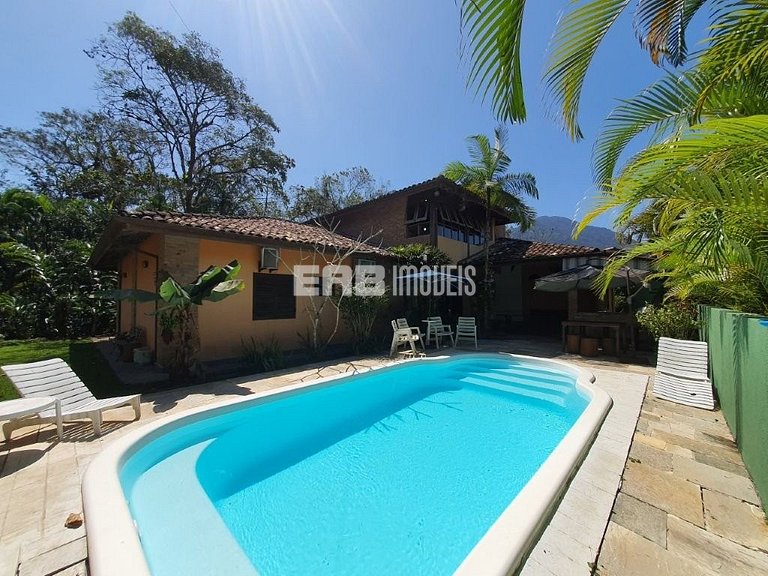 Bela casa disponível para locação de temporada, a 400 m da a