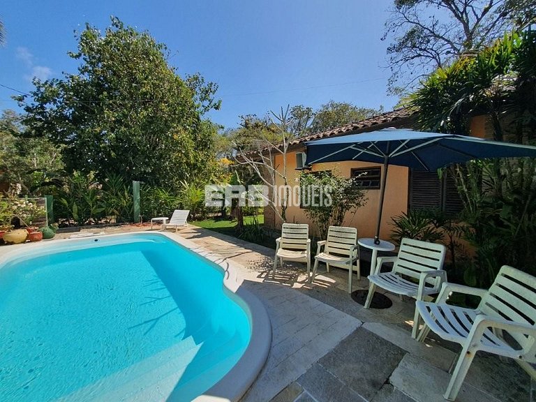 Bela casa disponível para locação de temporada, a 400 m da a